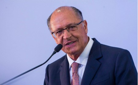 Alckmin é denunciado por falsidade ideológica eleitoral, corrupção passiva e lavagem de dinheiro