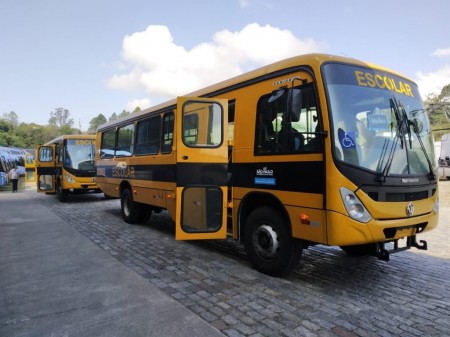 Prefeitura de Salmourão recebe novo ônibus escolar