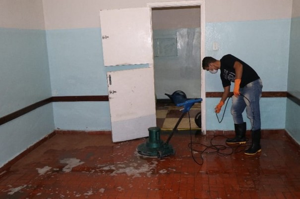 Prefeitura inicia transferncia de idosos de asilo com surto de Covid-19 em Tup