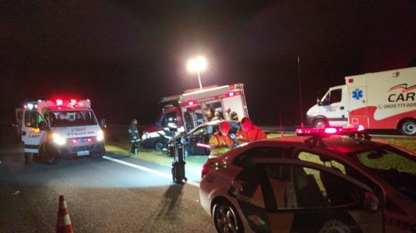 Capotamento de ve�culo deixa uma v�tima fatal e duas pessoas gravemente feridas na SP-270 em Rancharia