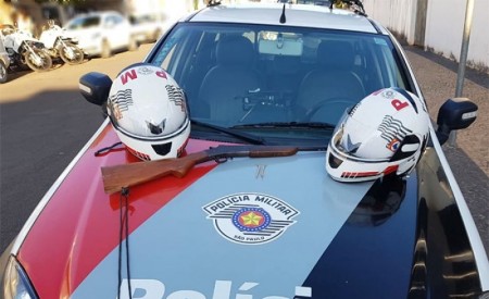 Rocam de Tupã faz apreensão de arma de fogo que estava em carro