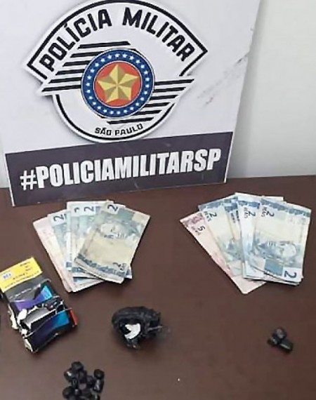 Força Tática da PM de Tupã prende indivíduo e apreende porções de crack