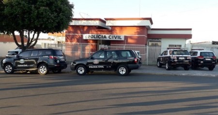 Polícia Civil de Bastos cumpre três mandados de prisão