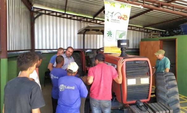 Sindicato Rural de Iacri recebe inscrio para curso de manuteno e operao de tratores agrcolas