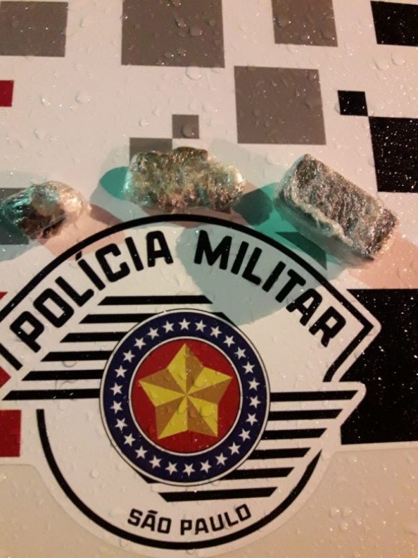 Homem � preso e adolescente apreendida por tr�fico de drogas em OC