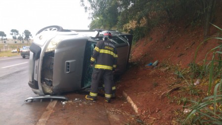 Acidente deixa motorista ferido na SP-294, em Parapuã