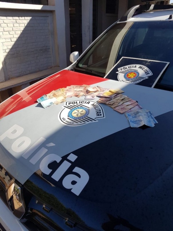 Pol�cia Militar recupera dinheiro e prende autores de roubo a Posto de Combust�vel de Ouro Verde