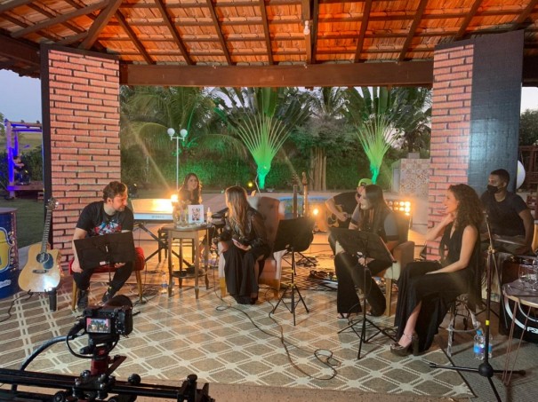 Live Beneficente da Metrpole FM entrega quase 2 toneladas de mantimentos para entidades de OC