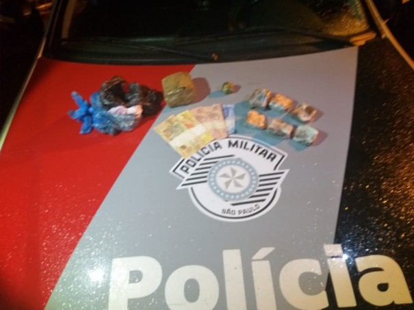 Dois homens foram presos por tr�fico e associa��o ao tr�fico no bairro Valter Seviero, em OC 