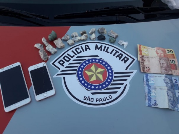 Pol�cia Militar prende dois homens por tr�fico de droga, em Osvaldo Cruz