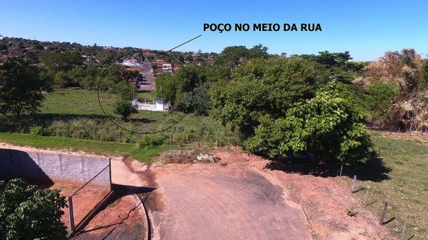 Vereador de Flrida Paulista denuncia  Promotoria de Justia demora da Sabesp em solucionar poo de gua no meio de avenida