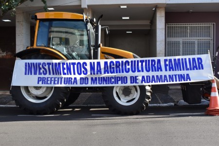 Prefeitura de Adamantina adquire trator agrícola e trator cortador de grama