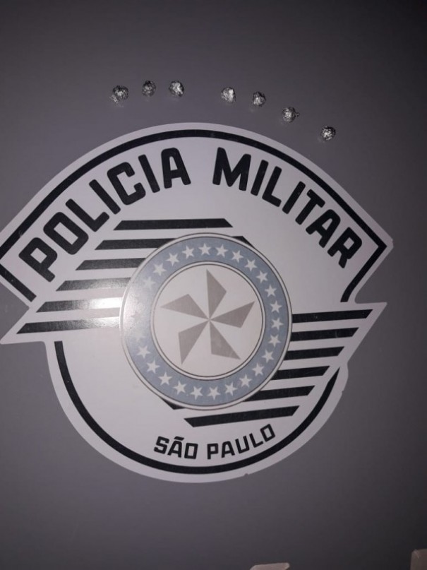 Pol�cia Militar surpreende homem de Salmour�o com sete inv�lucros de crack