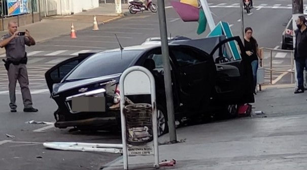 Acidente envolve quatro carros no centro de Dracena