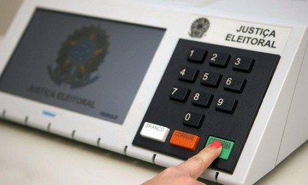 TSE, políticos e especialistas em saúde discutem adiar eleição e não usar biometria