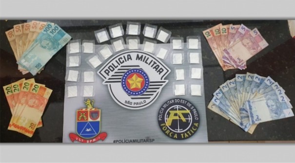 Homem � preso pela For�a T�tica com 26 papelotes de coca�na e dinheiro na madrugada deste s�bado em Adamantina