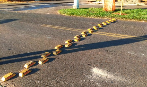 Rotatria de acesso secundrio em Salmouro recebe a instalao de redutores de velocidade