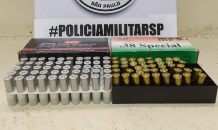 Idoso é preso em flagrante com mais de 90 munições dentro de residência em Pirapozinho