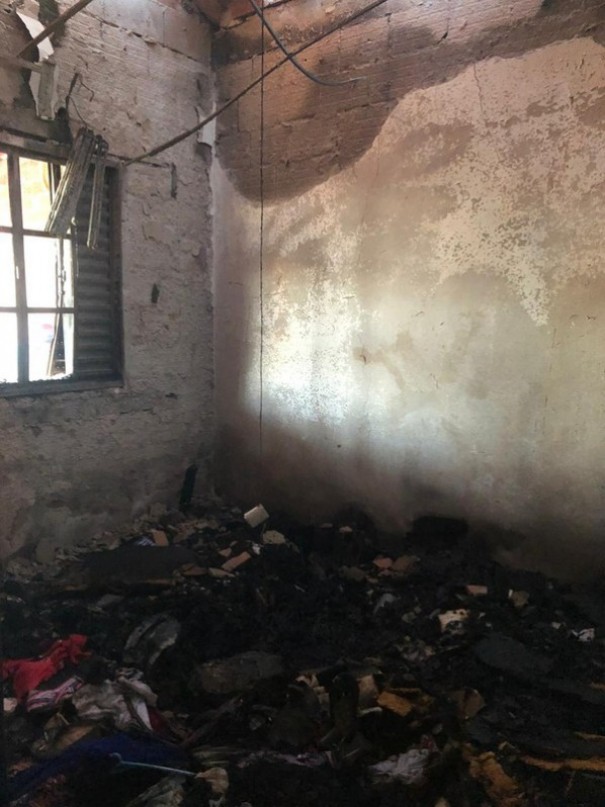 Casa pega fogo e tem tr�s de seus cinco c�modos atingidos em Presidente Prudente
