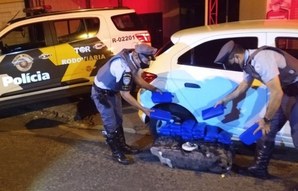 Pol�cia Rodovi�ria localiza mais de 22 quilos de maconha em tanque de combust�vel de carro