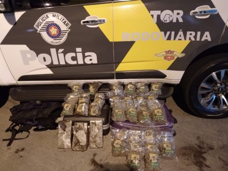 Fiscalização apreende quase 15 kg de drogas na Rodovia Raposo Tavares e prende duas mulheres por tráfico