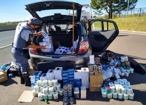 Carga de produtos sem nota fiscal e avaliada em R$ 150 mil � apreendida em carro guinchado na SP-270