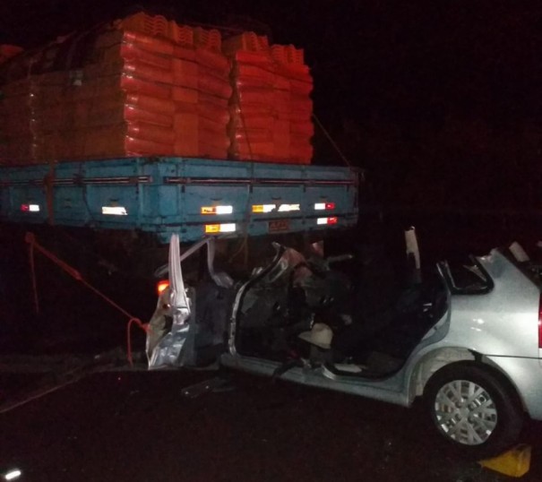 Acidente entre carro e caminh�o deixa uma v�tima gravemente ferida em Presidente Venceslau