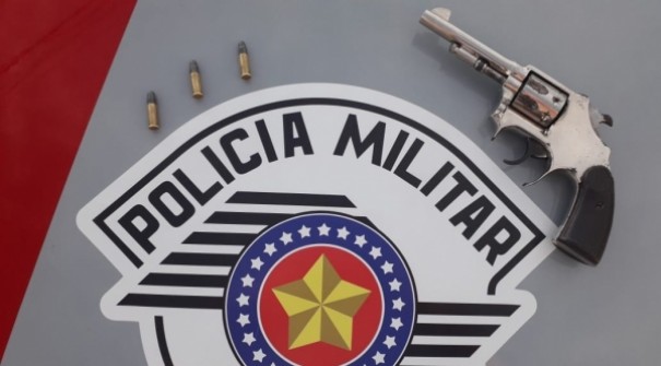 Em fiscaliza��o de tr�nsito, motociclista � preso por porte ilegal de arma de fogo em Adamantina