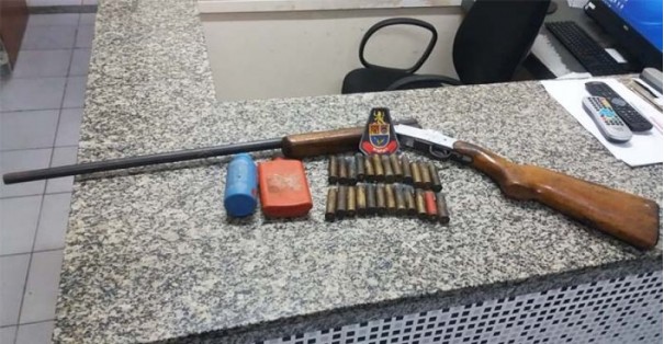 Homem � preso por posse ilegal de arma de fogo ap�s briga com a esposa em Quintana