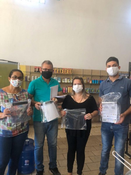 Sagres recebe doação de máscaras acrílicas doadas pela Unesp e Instituto Federal de Tupã para proteção de trabalhadores