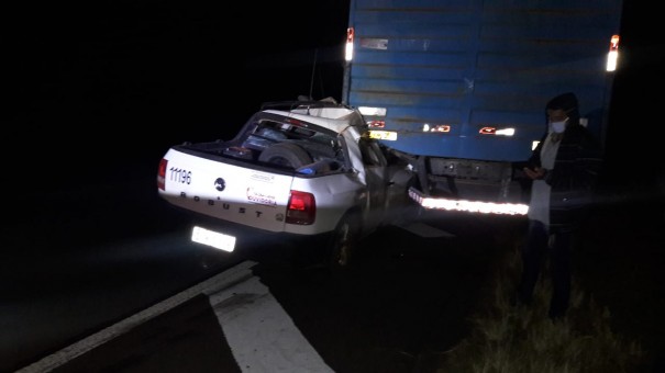 Motorista sai ileso ap�s grave acidente entre utilit�rio e caminh�o na SP-294