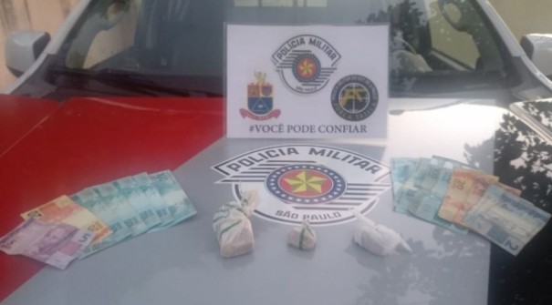 For�a T�tica da PM prende homem de 34 anos por tr�fico de drogas na SP-294 em Adamantina