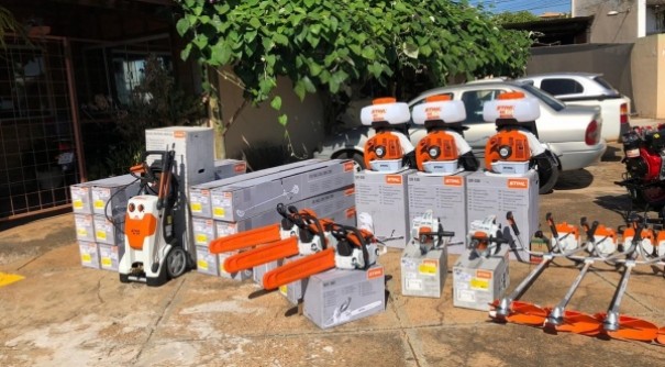 Prefeitura de Adamantina adquire roadeiras, motosserras, sopradores e outros equipamentos de manuteno