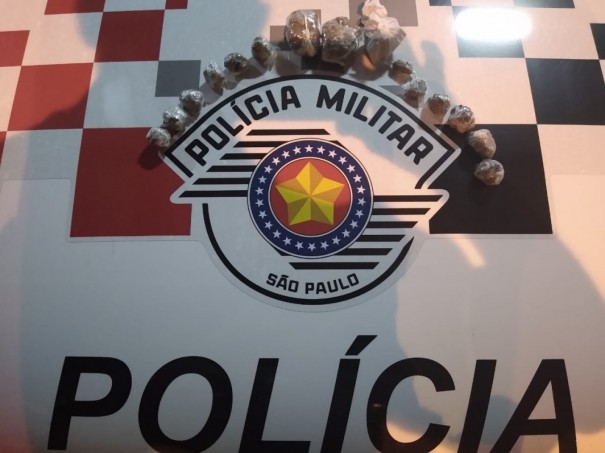 Homem � preso por tr�fico de drogas no bairro Alberto Lang, em Osvaldo Cruz