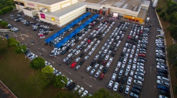Marlia: igreja realiza culto no estilo drive-in em estacionamento de shopping
