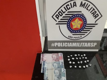 Homem de Salmourão é preso em flagrante pela PM com 24 pedras de crack  