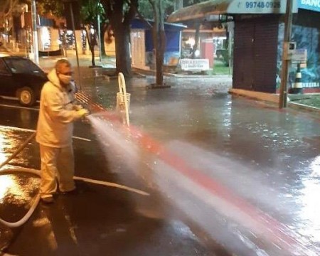 Prefeitura de Dracena higieniza e sanitiza áreas centrais e quarteirões próximos a Caixa Econômica Federal