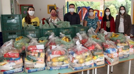 Mariápolis distribui kits de merenda escolar e de escovação aos alunos
