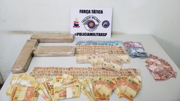 Tabletes de maconha e R$ 14 mil s�o apreendidos pela For�a T�tica em Presidente Prudente