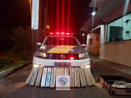 Fiscalizações da Polícia Rodoviária apreendem porções de skank e tabletes de maconha