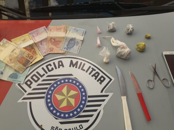 Polcia Militar prende indivduo em flagrante por trfico de drogas, em Luclia