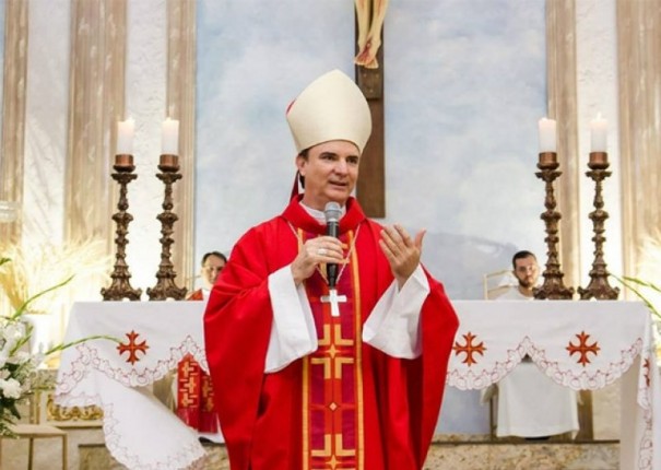Bispo prorroga suspenso de missas, corta taxas e reduz cngruas paga aos procos