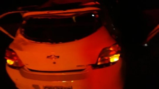 �nix capota na vicinal Osvaldo Cruz-Salmour�o no Bairro Guarani