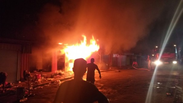Incndio em boxe comercial no Terminal Rodovirio de Martinpolis provoca prejuzo de R$ 25 mil