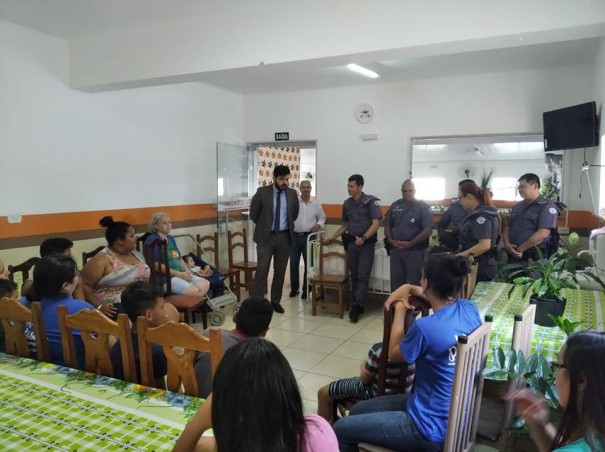 Polcia Militar d incio a atividade no Lar Batista de Crianas de Inbia Paulista