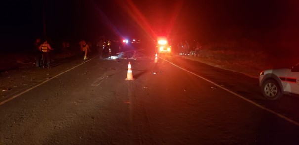 Acidente entre carro, carro�a e motocicleta deixa uma pessoa morta e outras tr�s feridas em Monte Castelo