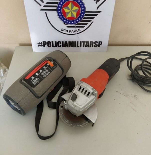 Ladr�o tenta fugir da PM pulando muros e telhados, mas cai, se machuca em concertina e acaba no hospital em Presidente Prudente