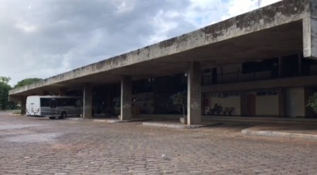 Empresas iniciam suspensão de linhas de ônibus que atendem região