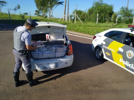 Cigarros e essências de narguilé oriundos do Paraguai são apreendidos durante fiscalização na SP-270