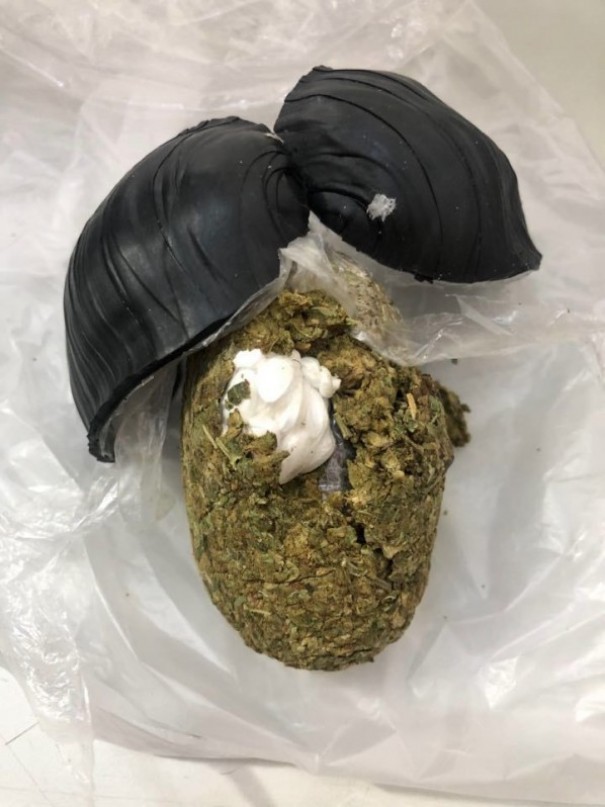 PII de Venceslau apreende maconha, manuscrito e comprimidos com visitas